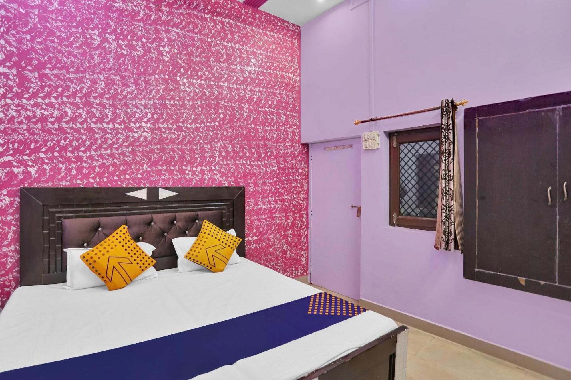 Hotel O Aniruddha Palace Mathura Exteriör bild