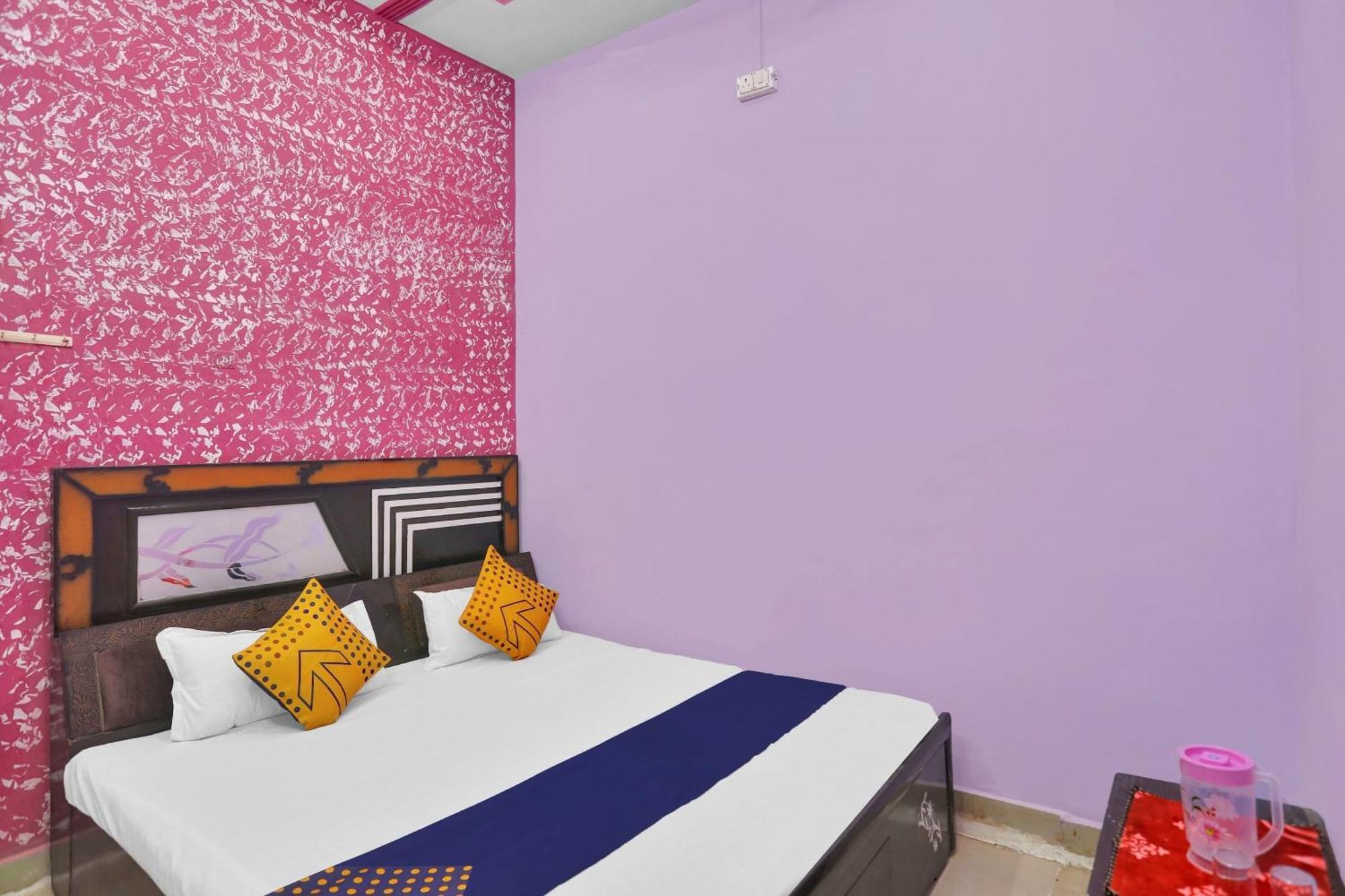 Hotel O Aniruddha Palace Mathura Exteriör bild
